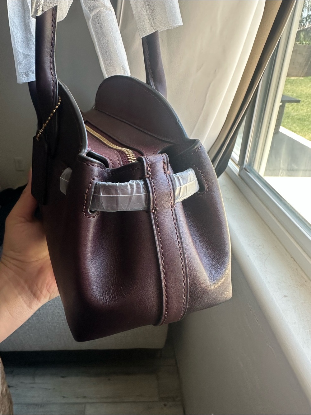 COACH Merlot Pebbled Leather Shoulder Bag with Gold Hardware - Picture 4 of 4